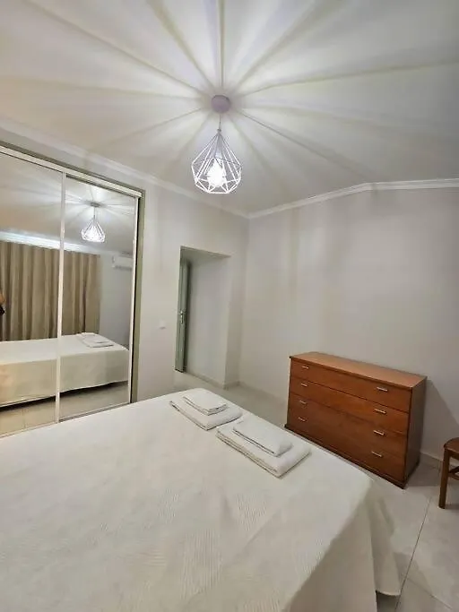 Jos Villa Near Marinaebeach Албуфейра 0*,