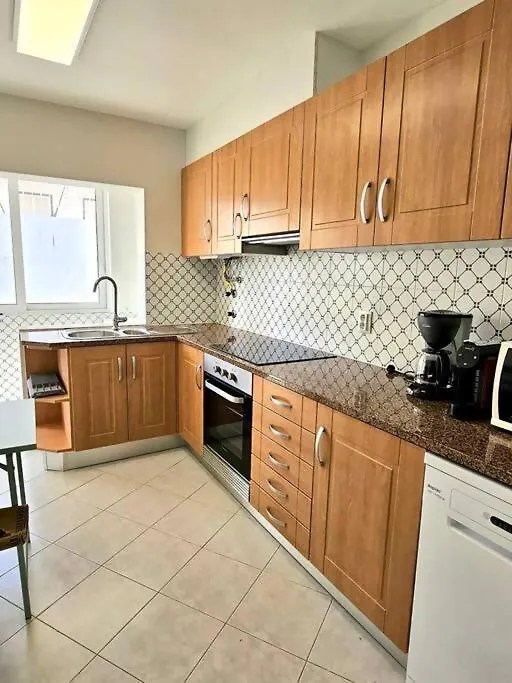 Дом отдыха Jos Villa Near Marinaebeach Албуфейра